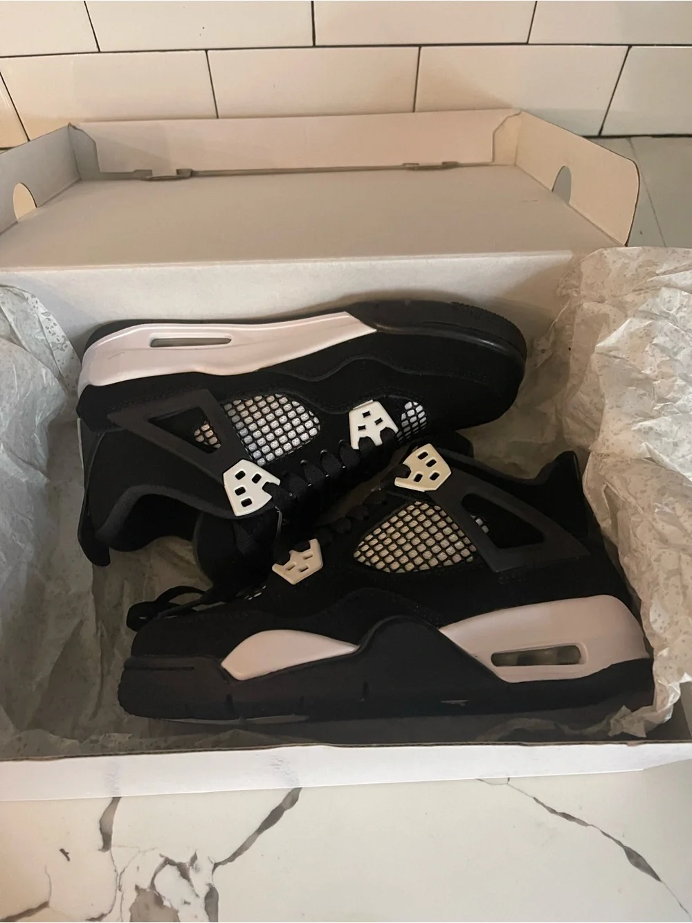 Men’s Retro 4 White Thunder Size 4.5.